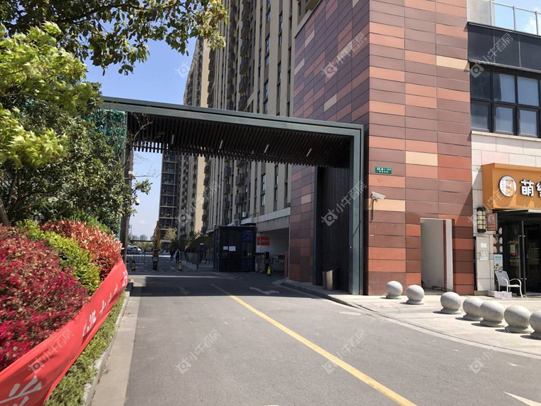 上海深城投十一街区东区实景图 上海深城投十一街区东区实景图